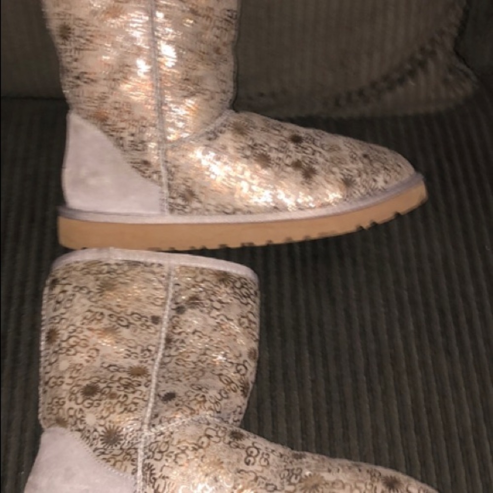UGG Australia Limited Edition Logo, size 7, EUC - Picture 6 of 8